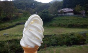神津牧場で食べる濃厚ソフトクリーム