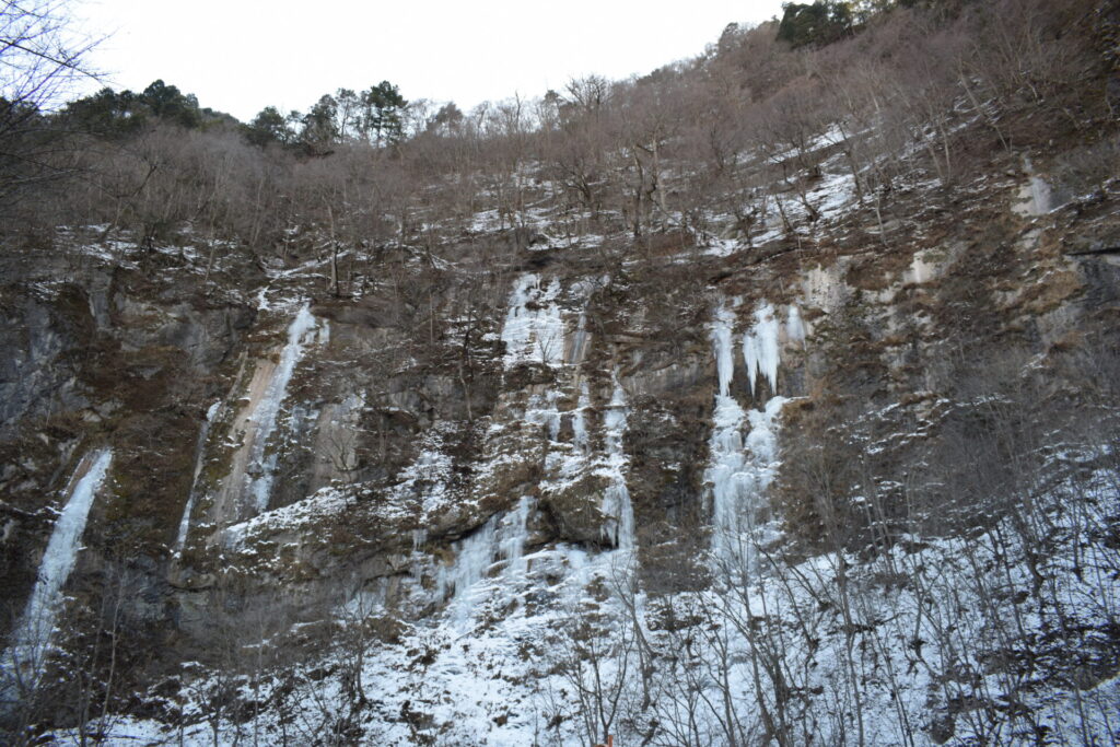 中津川の氷壁（氷の滝）
