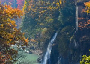 高津戸峡【渡良瀬渓谷】群馬の紅葉スポット・高津戸橋からの風景
