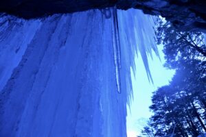 庵滝【いおりたき】奥日光の冬の絶景・ブルーアイス