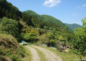 高立一本岩【矢川峠】方面から見る高立集落