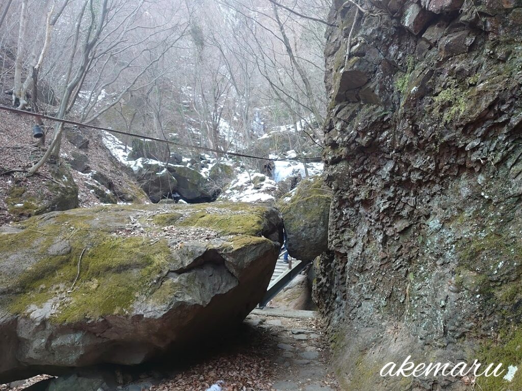 麻宇の滝【氷瀑】群馬・道のり・安産岩